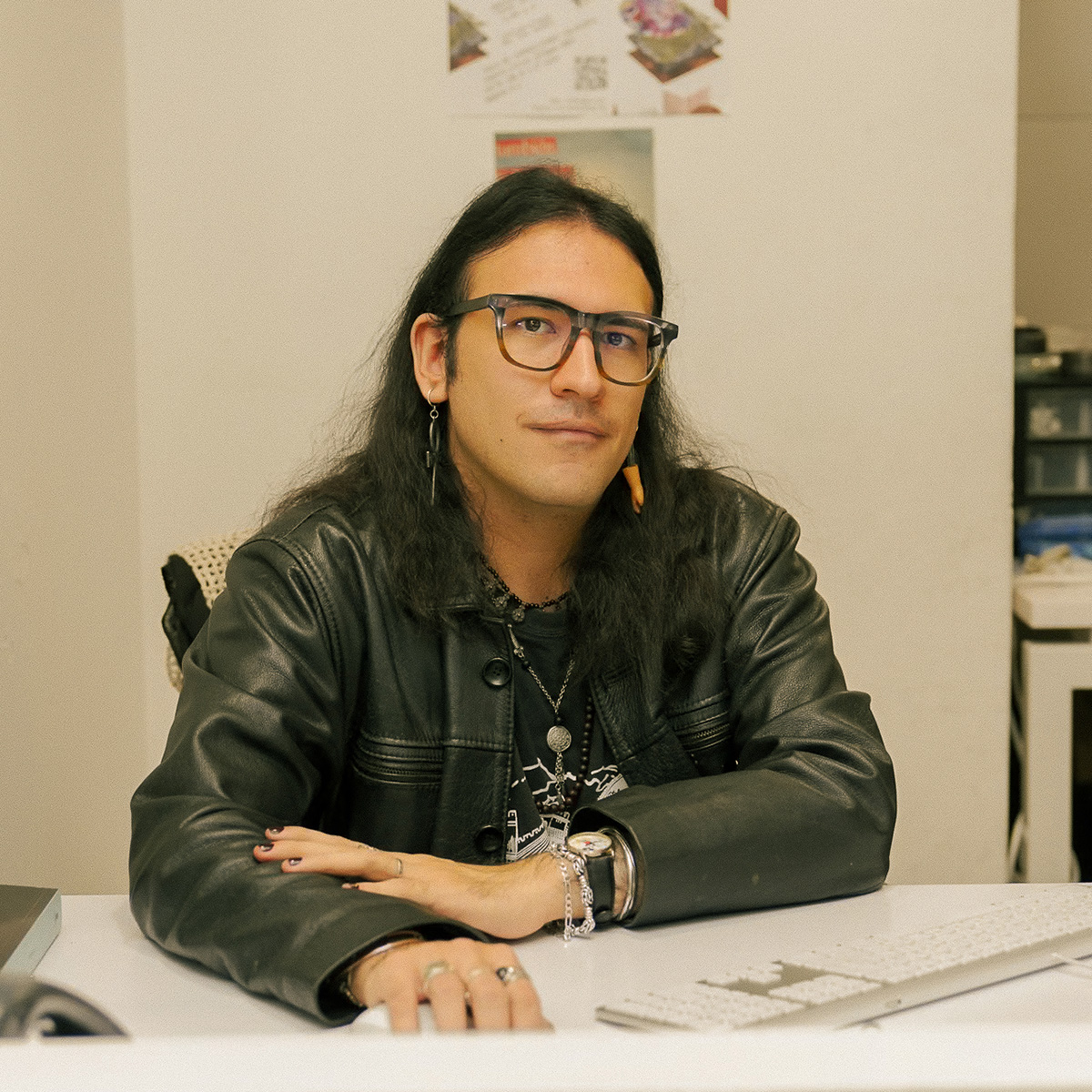 Lucas Morales, técnico de la Diapoteca del Departamento de Arte