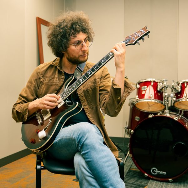 Abel Nicolás Loterstein, profesor del Departamento de Música