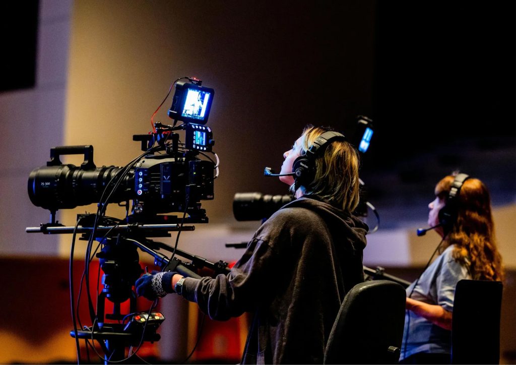 El Ministerio de Tecnologías de la Información y las Comunicaciones de Colombia presenta la nueva edición de la convocatoria Abre Cámara 2026