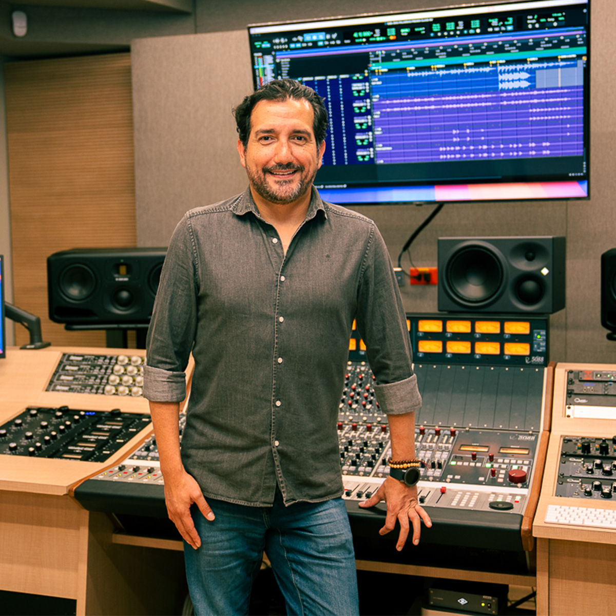 Alejandro Collazos Rotavista, profesor del Departamento de Música