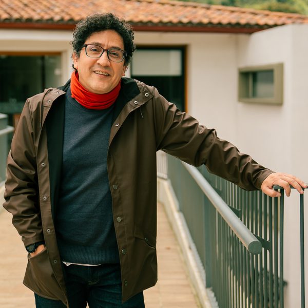 Camilo Ernesto Hernández , profesor del Departamento de Literatura.