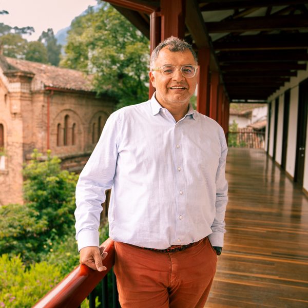 Hugo Hernan Ramírez, profesor del Departamento de Literatura.