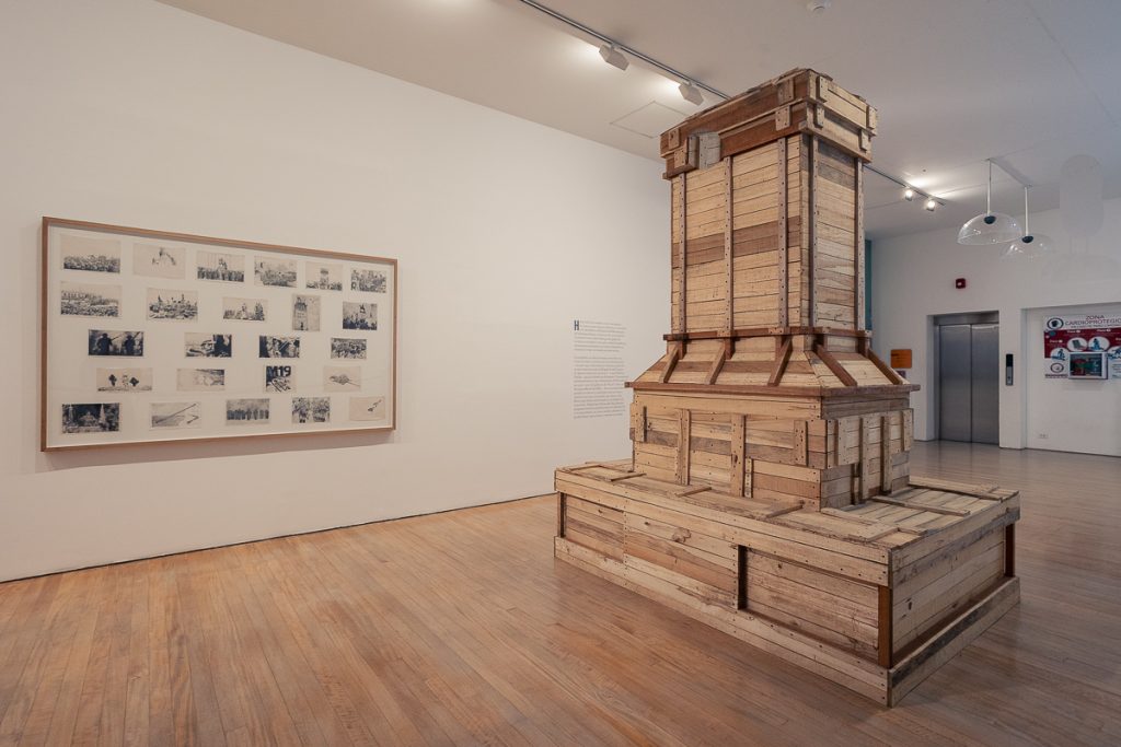 Descubre la exposición retrospectiva de Juan Fernando Herrán en el MAMU, con más de 80 obras que abarcan tres décadas.