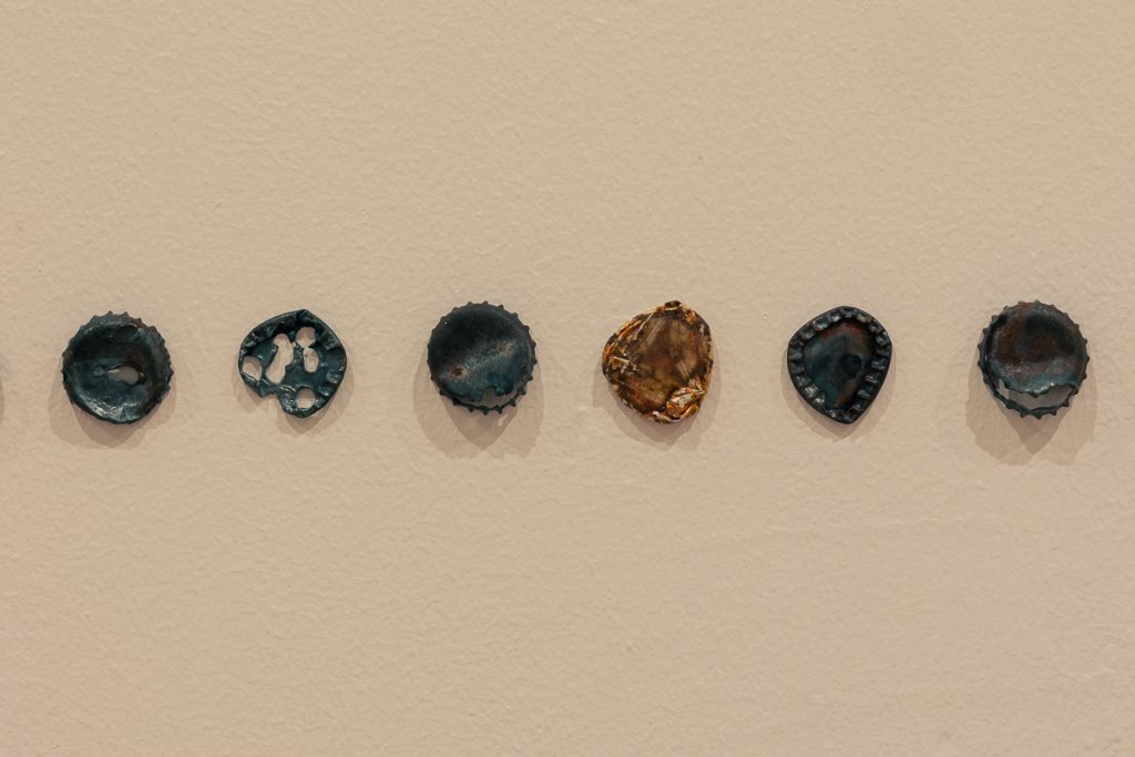 Descubre la exposición retrospectiva de Juan Fernando Herrán en el MAMU, con más de 80 obras que abarcan tres décadas.