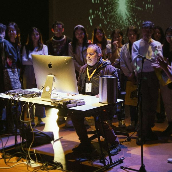 Ricardo Arias, profesor del Departmento de Arte.