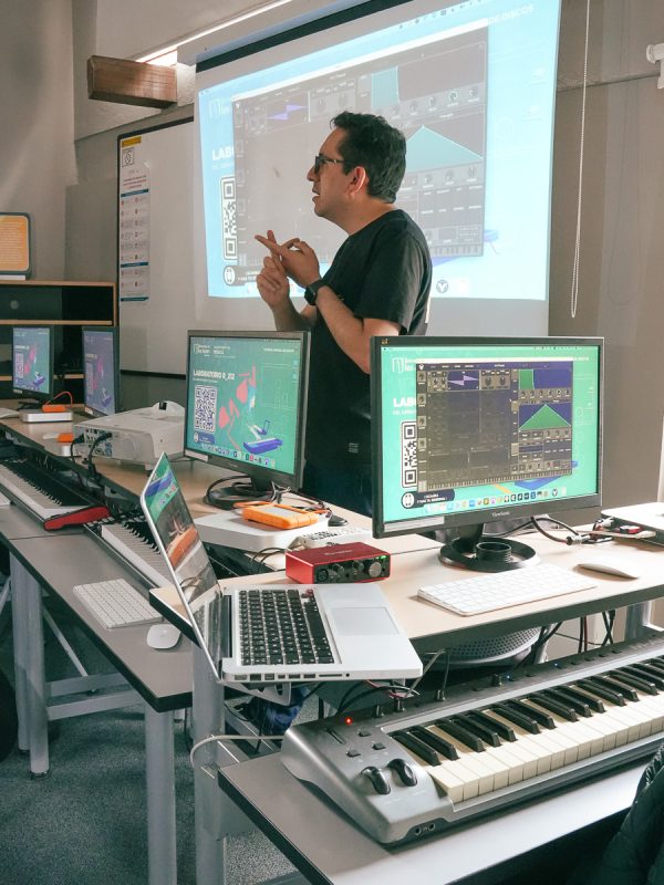 Herramientas laboratorios de música.