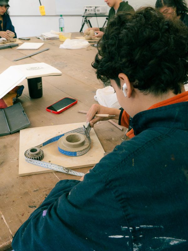 Herramientas talleres de escultura de mediano y gran formato.