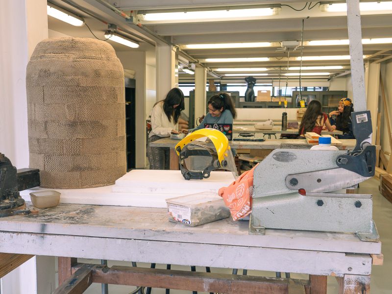 Herramientas talleres de escultura de mediano y gran formato.