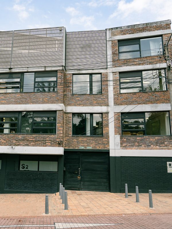 Herramientas talleres de escultura de mediano y gran formato.