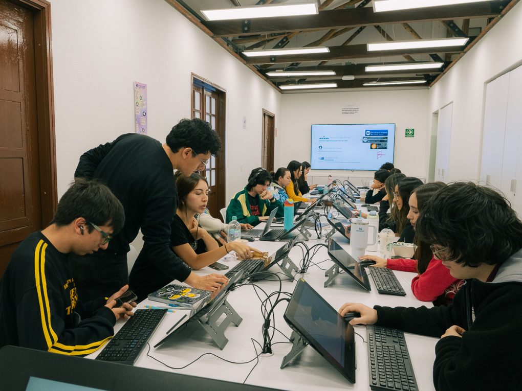 Sala de Animación análoga T-201 | Facultad de Artes y Humanidades | Universidad de los Andes