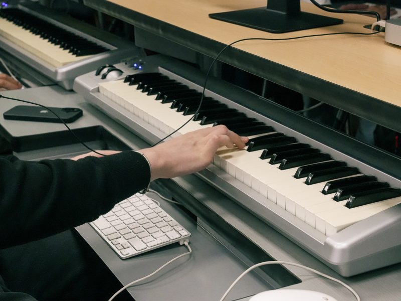 Herramientas laboratorios de música.