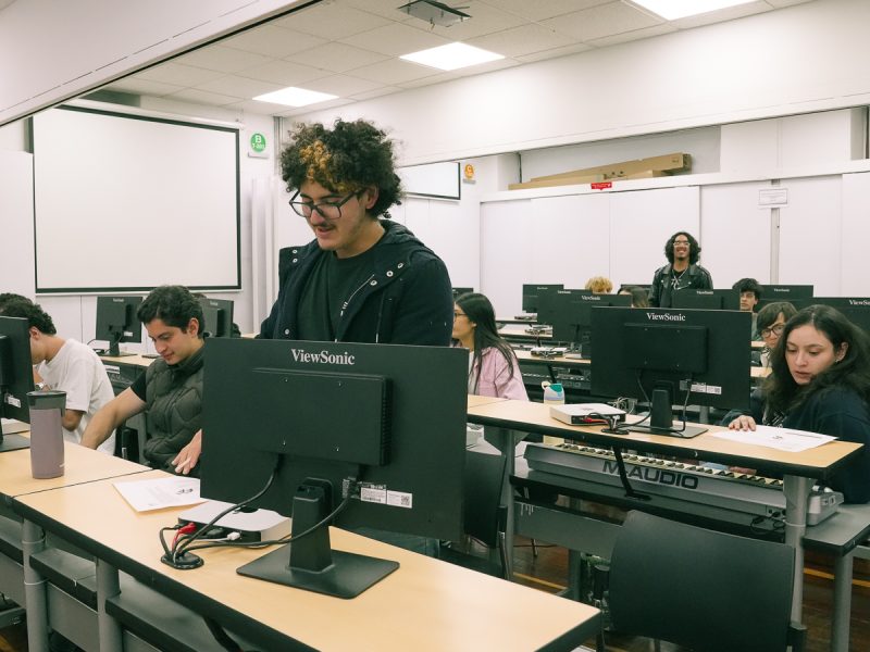Herramientas laboratorios de música.