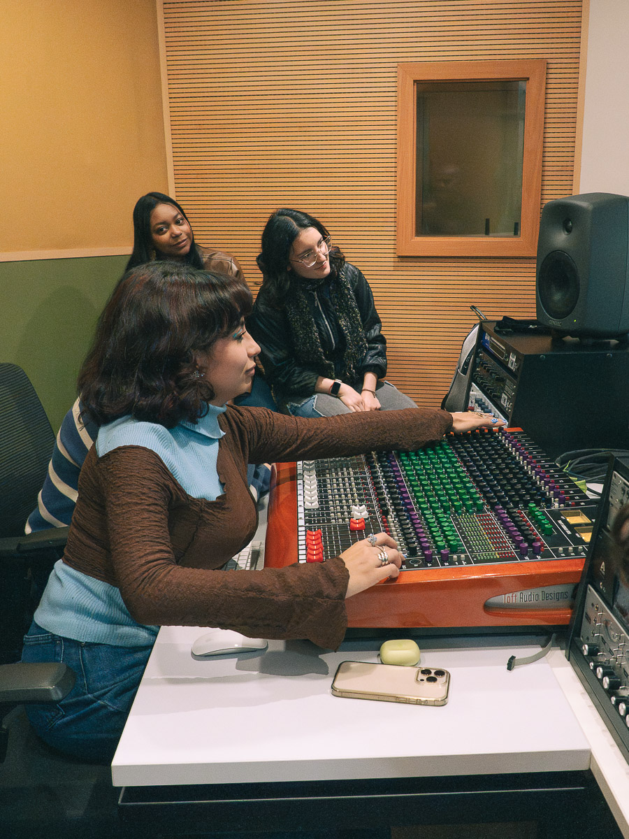 Tx 101 y 102 Estudios de grabación y edición de audio | Facultad de Artes y Humanidades | Universidad de los Andes