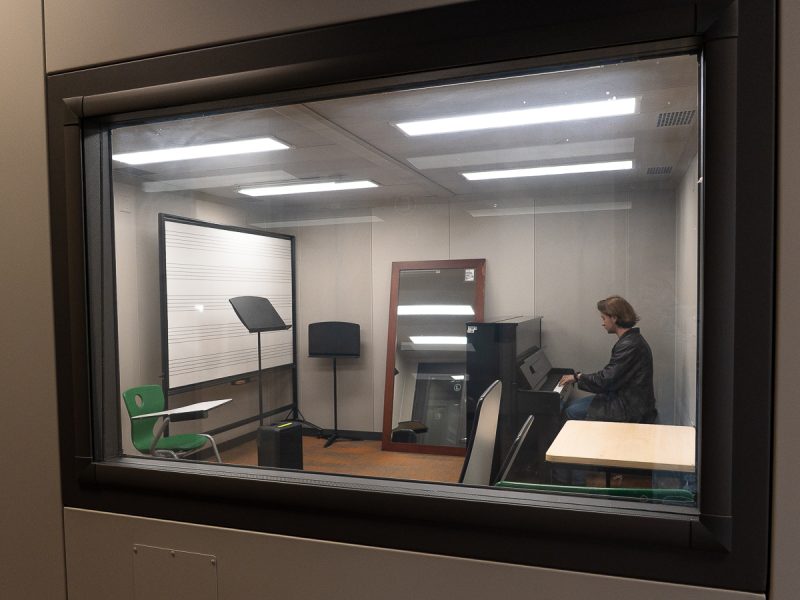 Herramientas cubículos de práctica y ensayo.