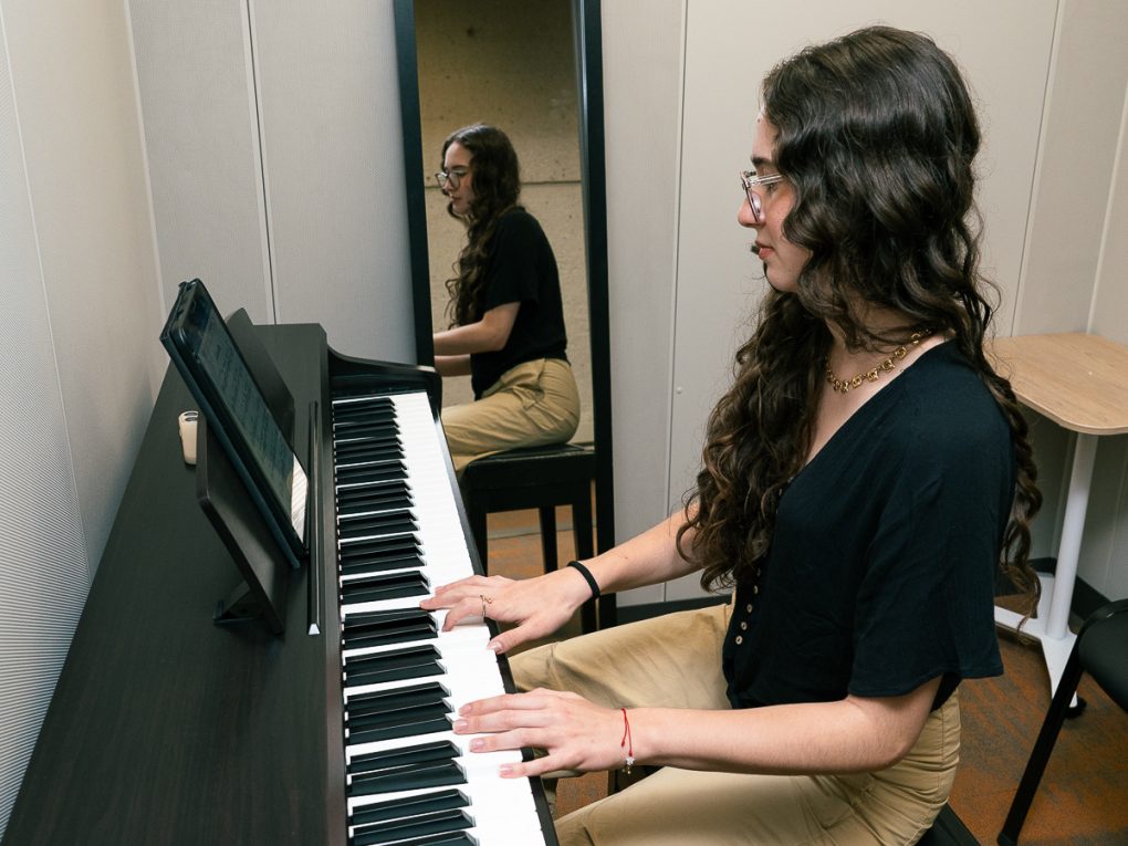 W 501 | R 104, 105, 106, 109, 110 | Z 111, 112, 113, 210 Salas de práctica y ensayo | Facultad de Artes & Humanidades | Universidad de los Andes