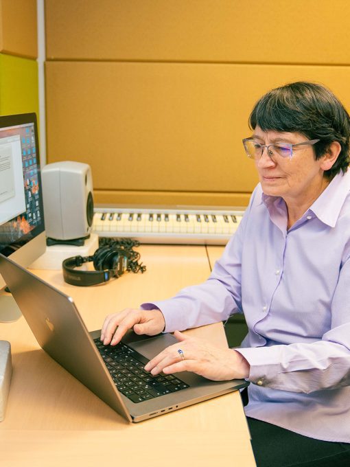 Catalina Perarlta C, profesora del Departamento de Música.