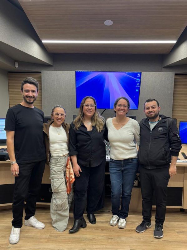 Imagen del anuncio flor de lava presenta: el velo se cayó, en colaboración coro de mujeres uniandes.