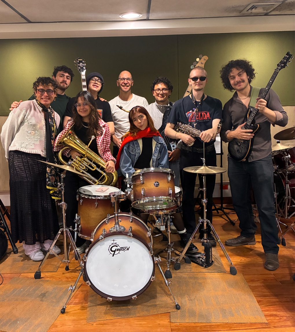 El Ensamble de Jazz Uniandes dirigido por Jonathan Krause se presenta el lunes 6 de abril de 2026 a las 4:00 p.m. en La Cajita de música.