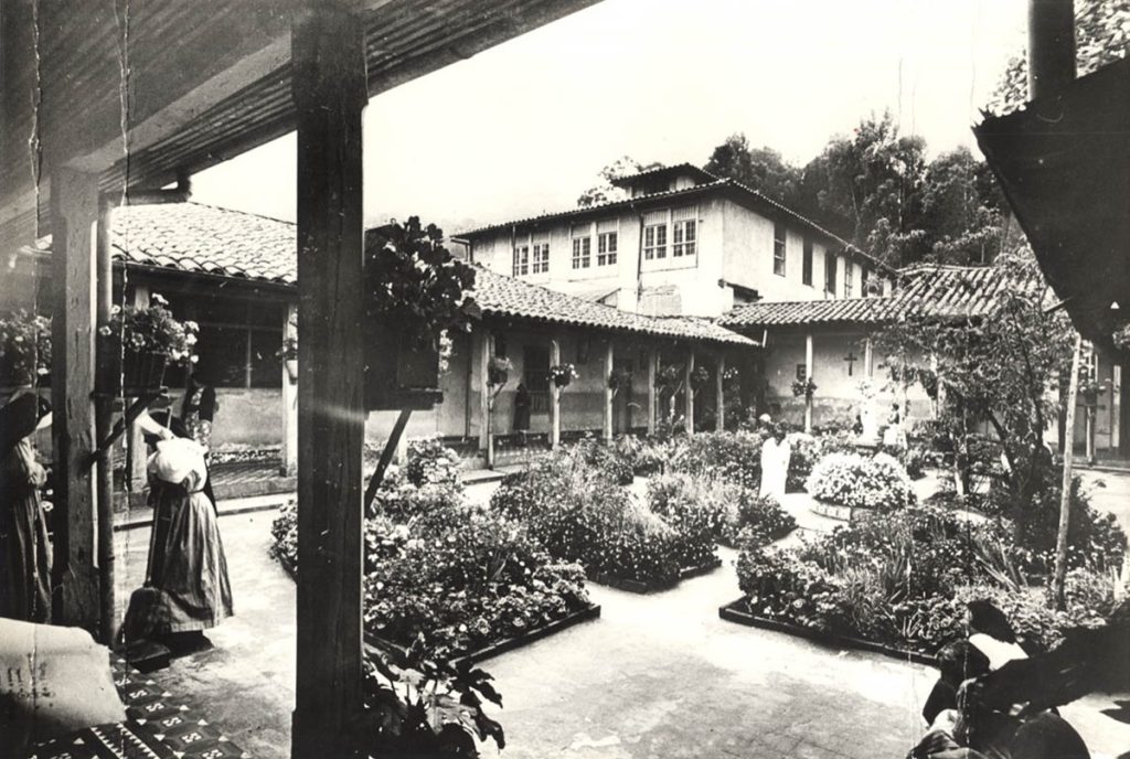 Historia del Departamento de Arte de la Universidad de los Andes escrita por Lucas Ospina, profesor asociado.