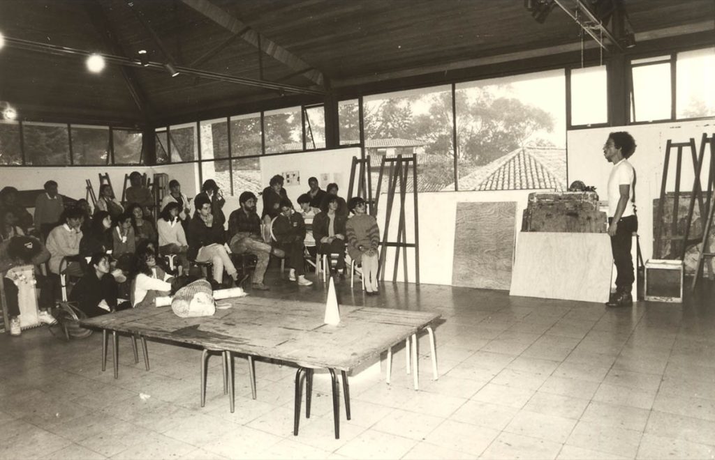 Historia del Departamento de Arte de la Universidad de los Andes escrita por Lucas Ospina, profesor asociado.