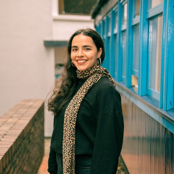 Isabella Londoño, diseñadora gráfica de 070