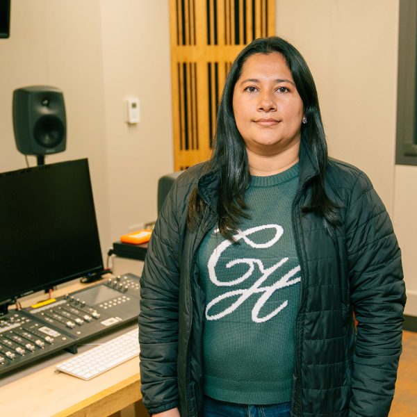 María Alejandra Gómez, técnico de salas del Departamento de Música