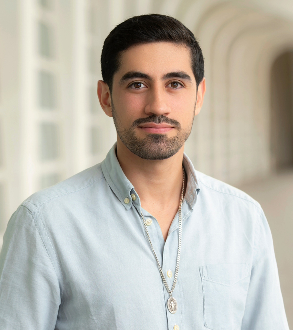 Taller de post-producción vocal y tratamiento de señal analógica mediante control robótico de hardware externo