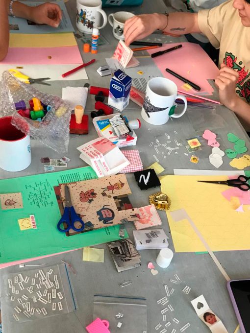 Taller extra sobre el doblez y hacer(se) libro: creación de artefactos edito, próximo martes 7 de abril de 2026 a las 2:00 p.m.