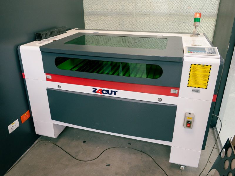 Herramientas taller de impresión y corte laser.