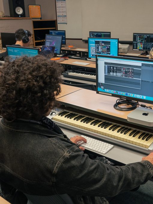 T 203 | R 212, 217, 216 Laboratorios de música | Facultad de Artes & Humanidades | Universidad de los Andes