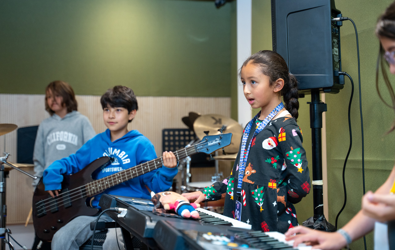 Muestra cátedras de guitarra, batería, bajo, canto y ensambles — Programa Infantil y Juvenil de Formación Musical