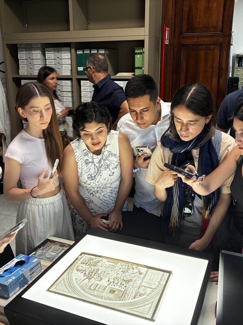 Aprende sobre fotografía en Colombia, analizando su evolución y relevancia en la cultura y cambios sociales del país.