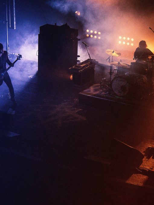 Únete al Ensamble de Rock Intermedio y forma parte de una banda con piano, guitarra, batería y voz, ¡explora el rock!