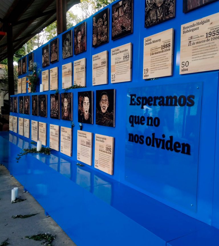 Exposición —  6402+ Razones para no olvidar