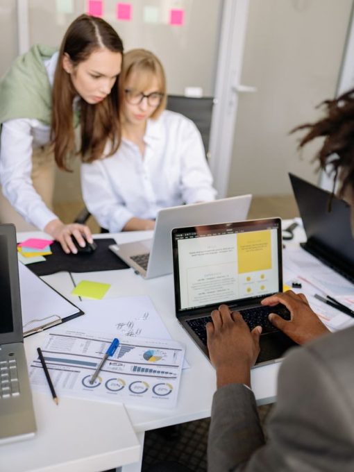 Photo by Yan Krukau: https://www.pexels.com/photo/people-at-the-office-7793917/