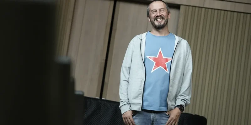 Imagen del anuncio renuevan nombramiento de santiago lozano, director del departamento de música