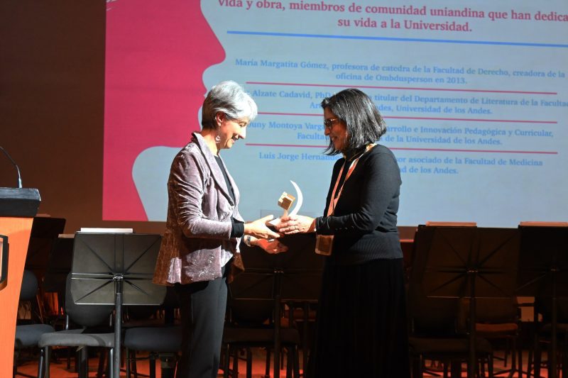 Imagen del anuncio carolina alzate recibe el reconocimiento dejar huella 2026