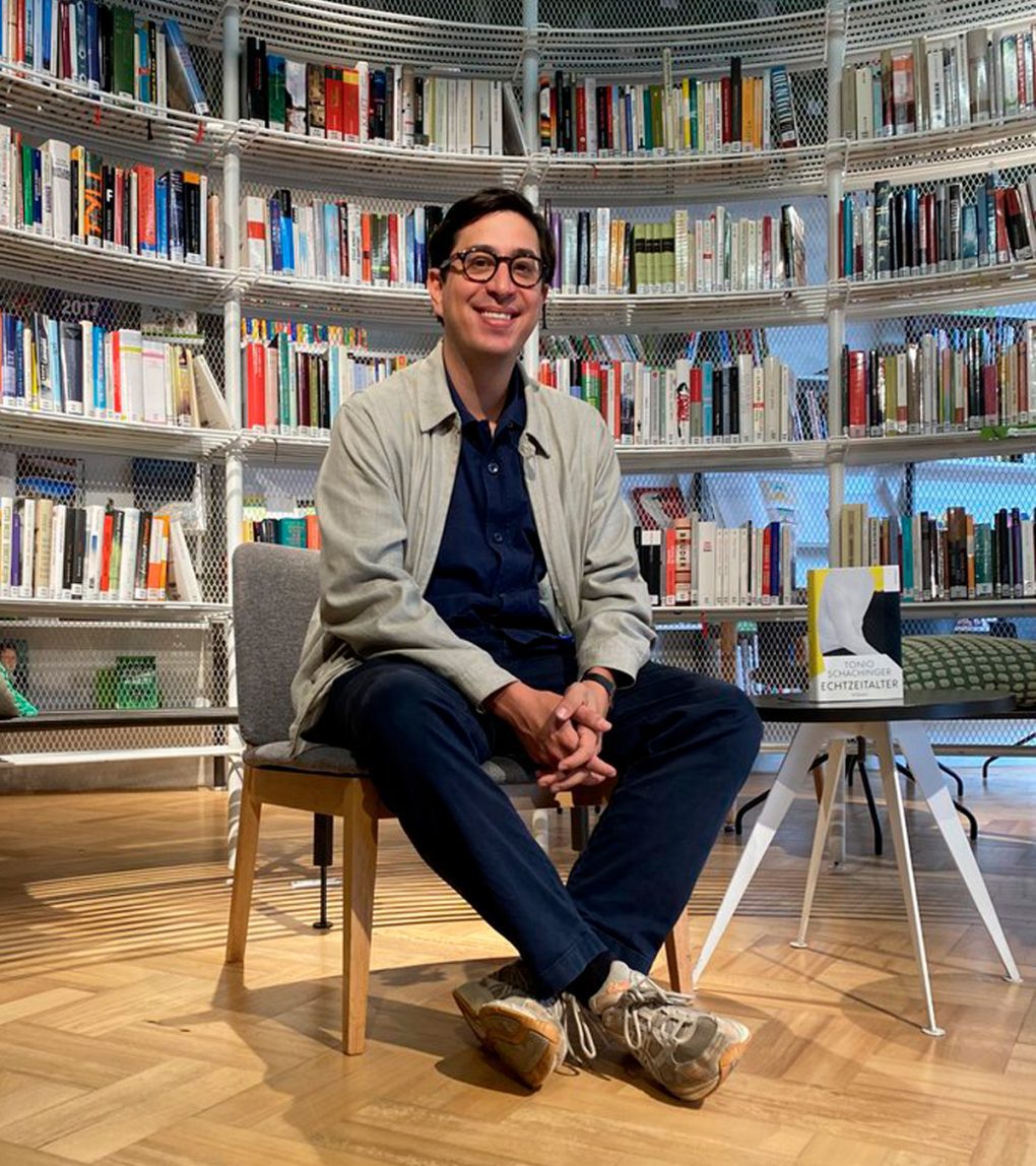 Explora la escritura con Tonio Schachinger: Taller de escritura sobre la juventud y la creatividad en la literatura contemporánea.