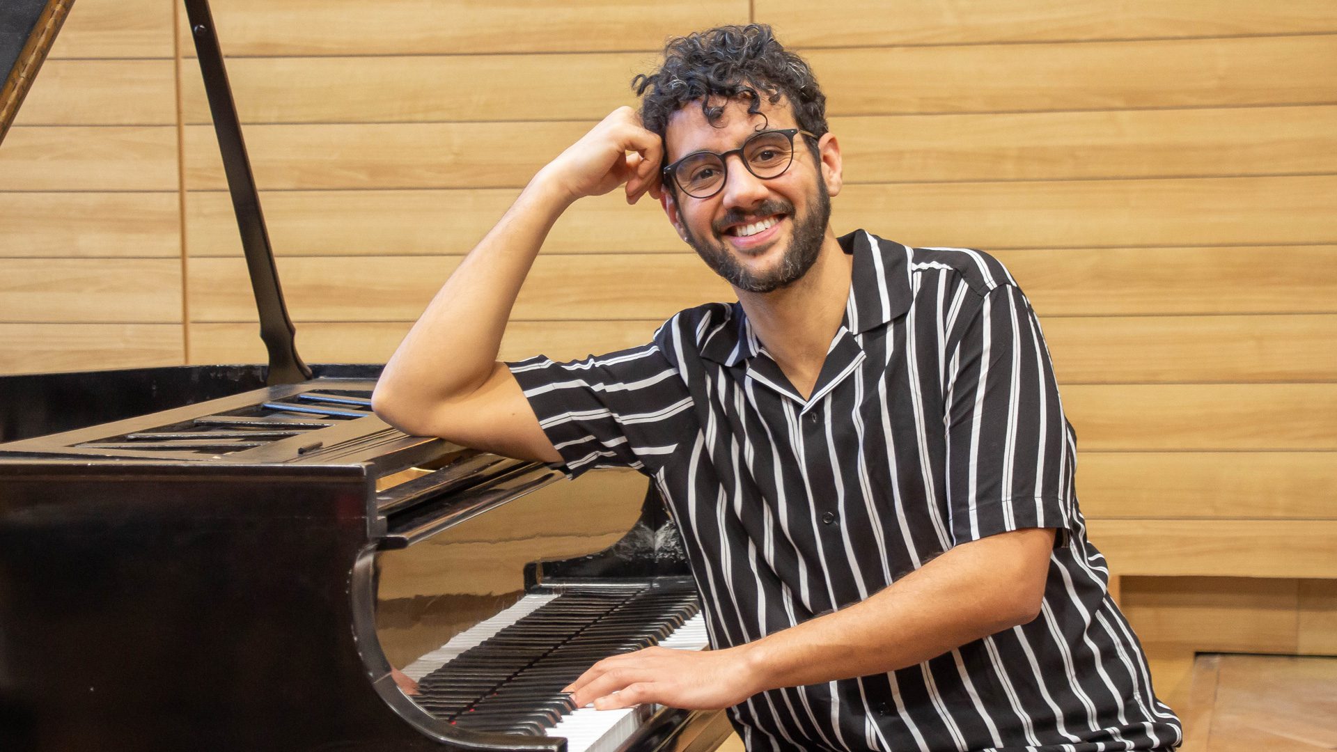 Javier Toledo destaca en la música uruguaya para piano. Aprende sobre su carrera y su influencia en el repertorio contemporáneo.